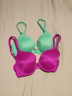 2 Victoria's Secret Mint and Magenta  Bras Padded